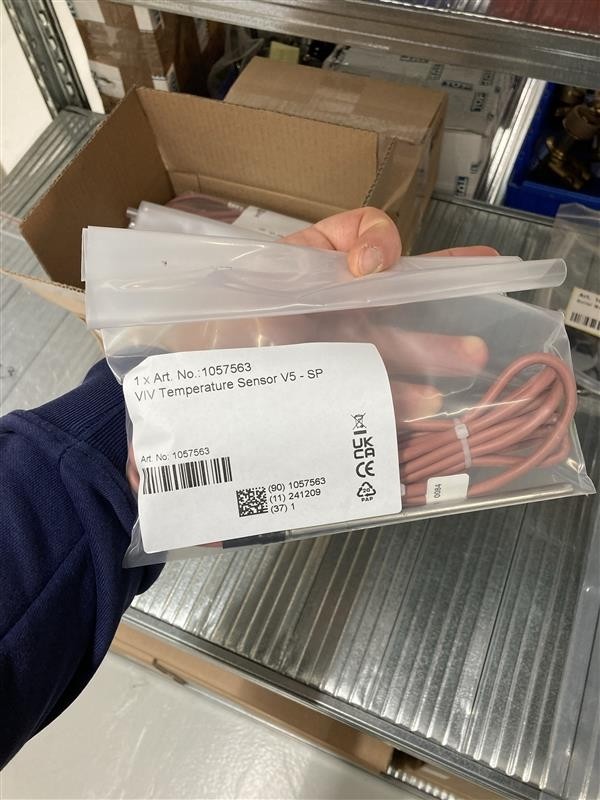 1057563 Temperatursensor V5